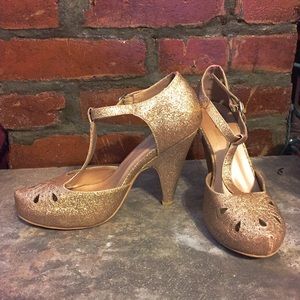 Gold ModCloth t-strap heels sz 8 (fits most 7.5)